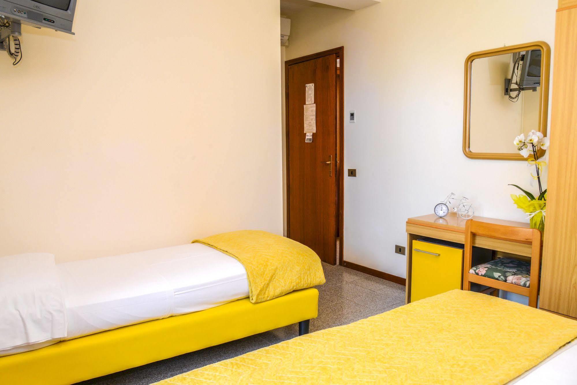Hotel Garni Onda Torri Del Benaco